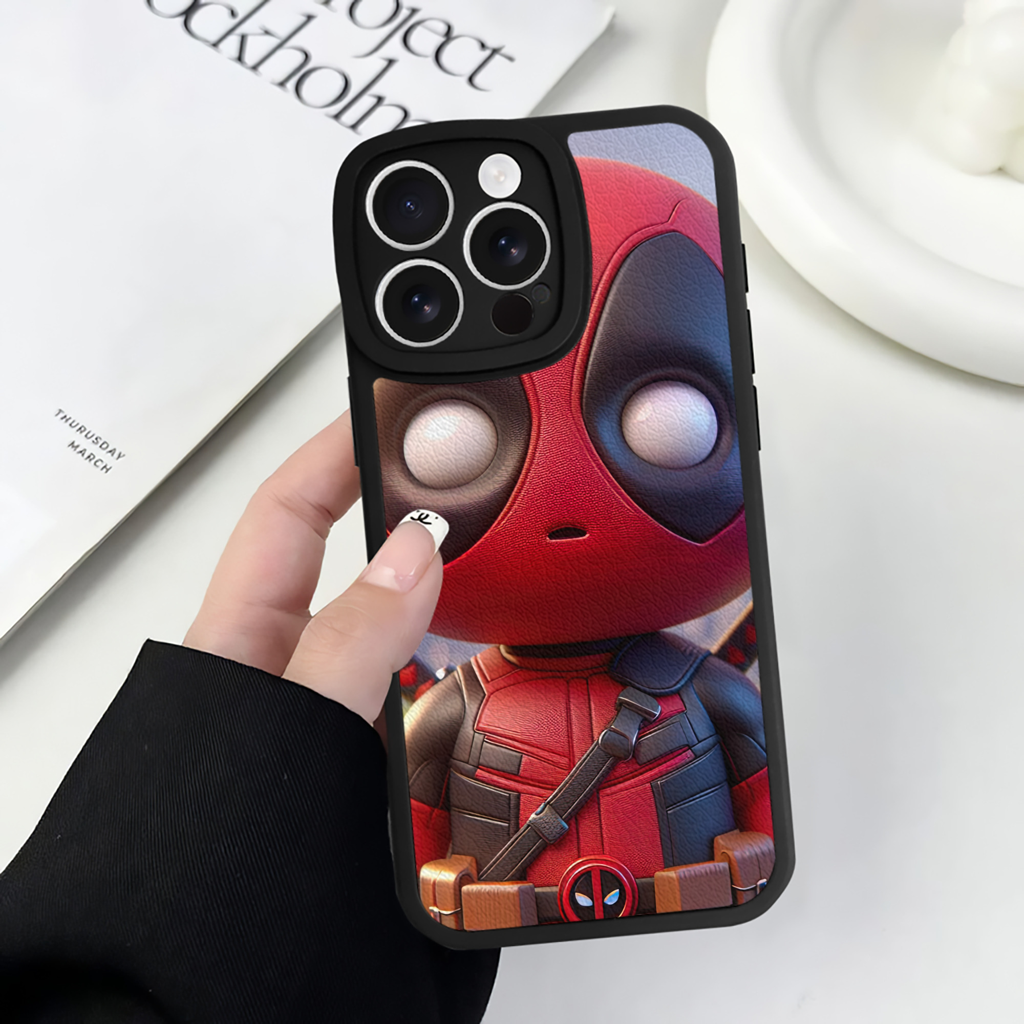 （画像用） Deadpool デッドプール 【iPhone 16シリーズ対応】シリコンスマホケース（レザー調） 材質：シリコン